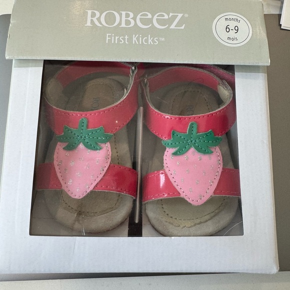Robeez first kicks strawberry sandals - Picture 2 of 4